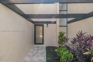 Fully renovated 3 bed/3 bath townhouse with a rare first-floor - photo 31