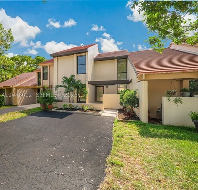 Fully renovated 3 bed/3 bath townhouse with a rare first-floor - photo 32