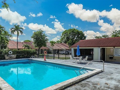 Fully renovated 3 bed/3 bath townhouse with a rare first-floor - photo 33