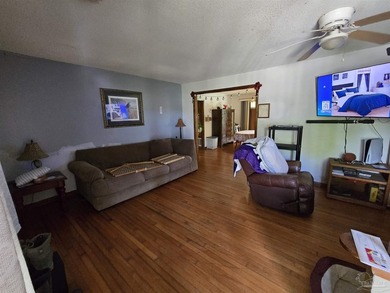 Great 3-bedroom 2-bath home located in the Marfair area in - photo 3