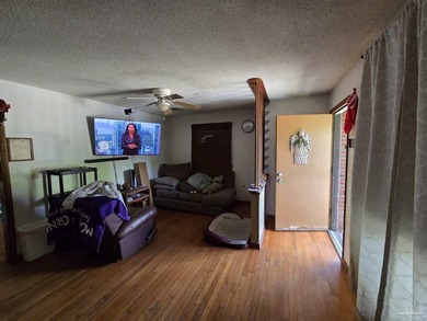 Great 3-bedroom 2-bath home located in the Marfair area in - photo 4