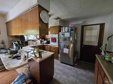 Great 3-bedroom 2-bath home located in the Marfair area in - photo 6