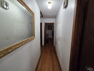 Great 3-bedroom 2-bath home located in the Marfair area in - photo 8