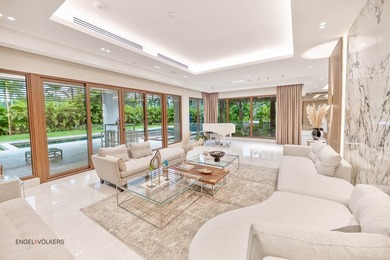 Discover an unparalleled level of comfort and elegance in this - photo 3