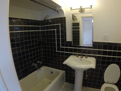 Commander Apartments - Fully Leased - Do not Disturb Tenants - - photo 29