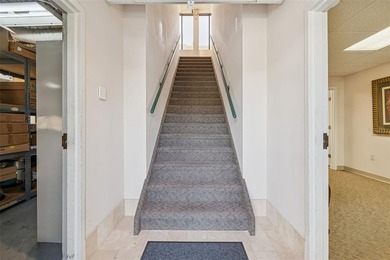 Under contract-accepting backup offers. We are proud to present - photo 2