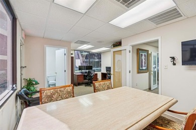Under contract-accepting backup offers. We are proud to present - photo 5