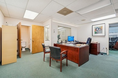 Under contract-accepting backup offers. We are proud to present - photo 10