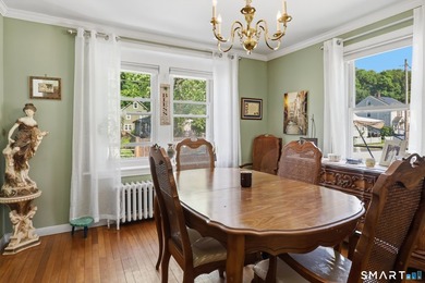 Vintage Charm Meets Modern Living! This sunny Glenbrook Colonial - photo 5