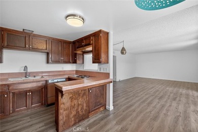 Welcome to the ideal turn-key condo in Torrance. This - photo 3