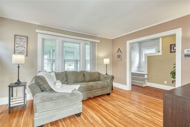 Classic city colonial with 3/4 bedrooms and 1.5 baths. Looking - photo 2