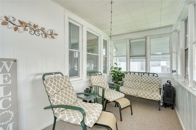 Classic city colonial with 3/4 bedrooms and 1.5 baths. Looking - photo 4