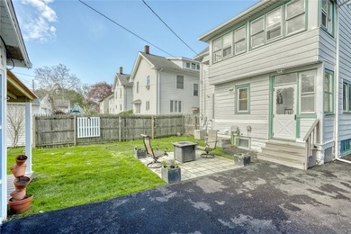 Classic city colonial with 3/4 bedrooms and 1.5 baths. Looking - photo 5