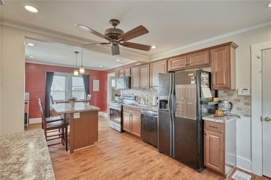 Classic city colonial with 3/4 bedrooms and 1.5 baths. Looking - photo 6