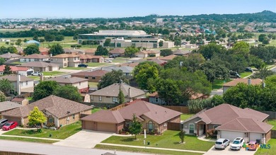 Welcome to the wonderful neighborhood of Onion Creek! The home - photo 23