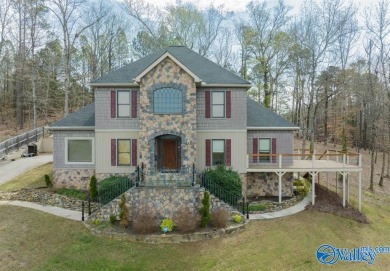 Lake Home For Sale in Guntersville, Alabama