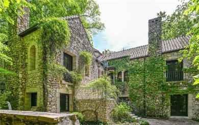 Welcome to the most exclusive, private lot available in all of - photo 7