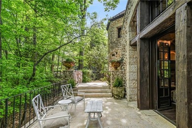 Welcome to the most exclusive, private lot available in all of - photo 8