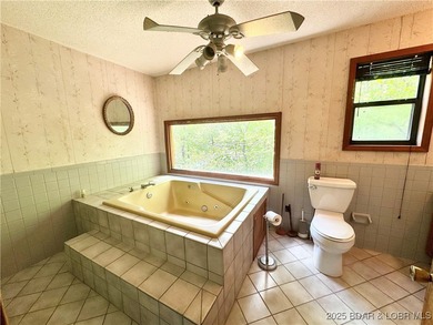 Welcome to Lake Placid! This 3 bed & 1.5 bath home has a - photo 4