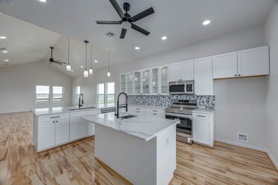Coastal Luxury Meets Modern Comfort in Holiday Beach - New - photo 12