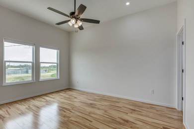 Coastal Luxury Meets Modern Comfort in Holiday Beach - New - photo 16