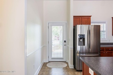 Welcome to this beautifully maintained single-story townhome - photo 9