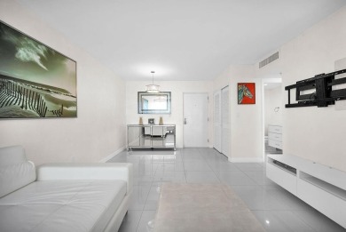 Furnished corner condo just 1 block from the beach-ideal for