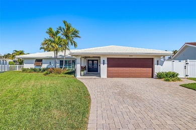 Welcome to an extraordinary waterfront retreat in Broadwater, St - photo 7