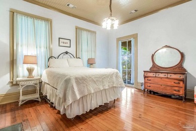 Welcome to 1017 N Palafox Street, a timeless Queen Anne - photo 1