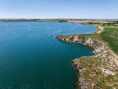 Experience elevated recreational living at Waters Edge, American - photo 4