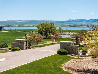 Experience elevated recreational living at Waters Edge, American - photo 7