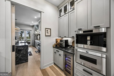 Welcome to an extraordinary waterfront retreat offering the - photo 30