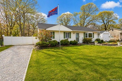 Opportunity knocks in Mastic Beach! This 3-bedroom, 2-bath ranch - photo 4
