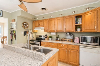 Opportunity knocks in Mastic Beach! This 3-bedroom, 2-bath ranch - photo 9