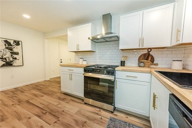 Welcome to 40 Mac Arthur Rd! Deal died, no fault to the seller - photo 8