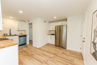 Welcome to 40 Mac Arthur Rd! Deal died, no fault to the seller - photo 9