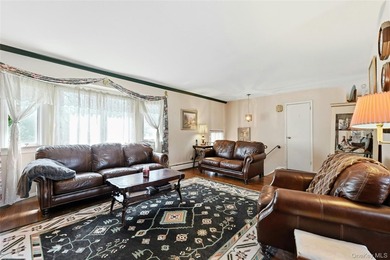 Welcome to 19 Duke Place! This is a beautifully maintained home - photo 10