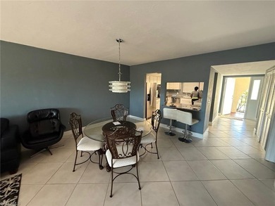 CAN YOU BELIEVE THIS PRICE! Where else in Naples can you - photo 2