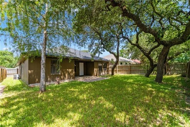 Welcome home to this well-maintained 3-bedroom, 2-bath residence - photo 23