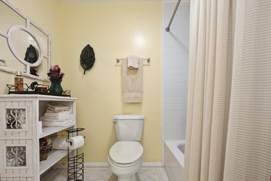 Welcome to this charming 2-bedroom, 2-bathroom villa situated in - photo 25