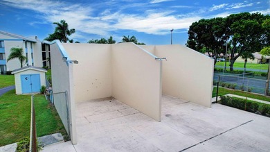 Amazing location on this water front villa. You can walk across - photo 32