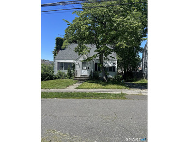 Handyman/Contractor Special - Roof is 3 years old. Home is - photo 1