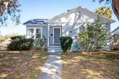 Mid-century modern 2-bedroom, 1-bath home with an attached - photo 1
