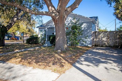 Mid-century modern 2-bedroom, 1-bath home with an attached - photo 4