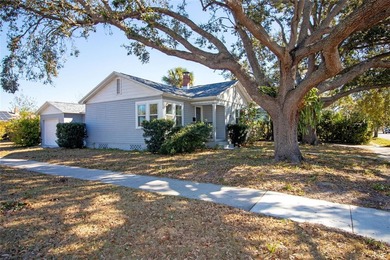 Mid-century modern 2-bedroom, 1-bath home with an attached - photo 5