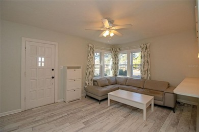 Mid-century modern 2-bedroom, 1-bath home with an attached - photo 6