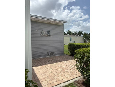 BEST PRICE!.... on this well maintained 2 Bed/2 Bath, Plus Den - photo 25