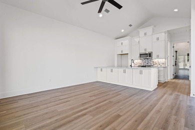 Brand-new Luxury Cottage in the heart of Gulf Shores offering - photo 2
