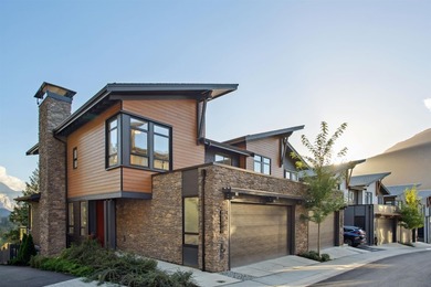 Perched atop the ridge in Squamish's premier community, Highline - photo 2
