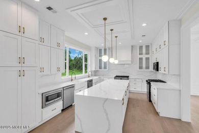 Beautiful, NEW CONSTRUCTION. This Custom Colonial features a - photo 14